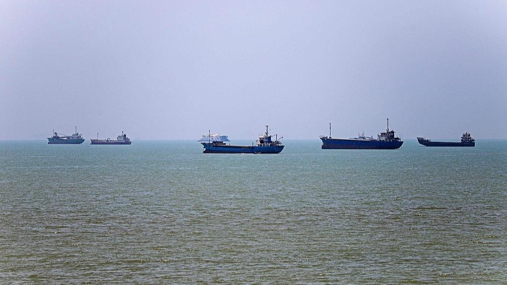 海军舰艇编队抵达香港 开启开放参观和文化交流活动