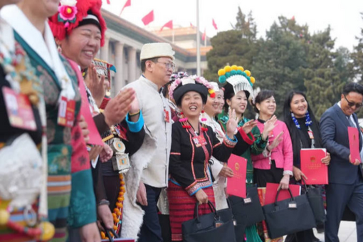丁薛祥在新疆调研时强调 突出优势特色培育壮大新动能 加快推进经济社会高质量发展