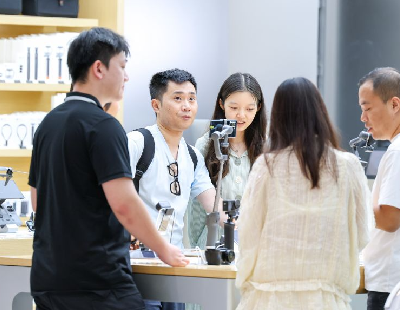 提出“建设有中国特色的社会主义”（伟大征程）